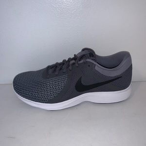 Nike revolution 4 (4E)